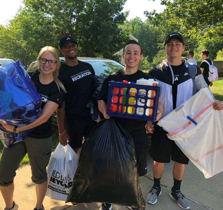 REC Students and Staff Help New Lakers Move On Campus